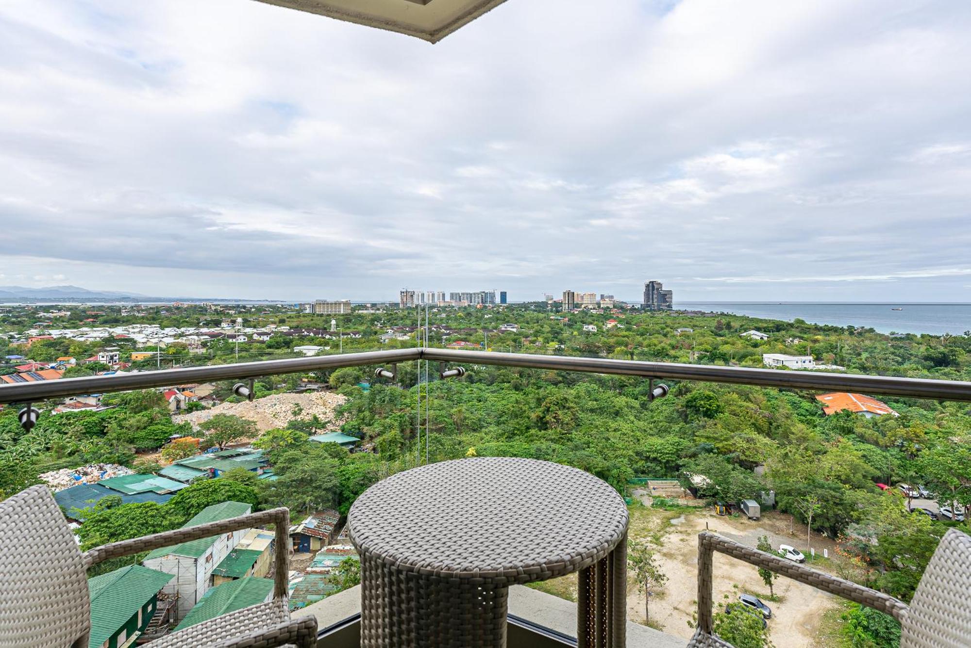 14Dc Tambuli Seaside Living Leilighet Lapu-Lapu City Eksteriør bilde
